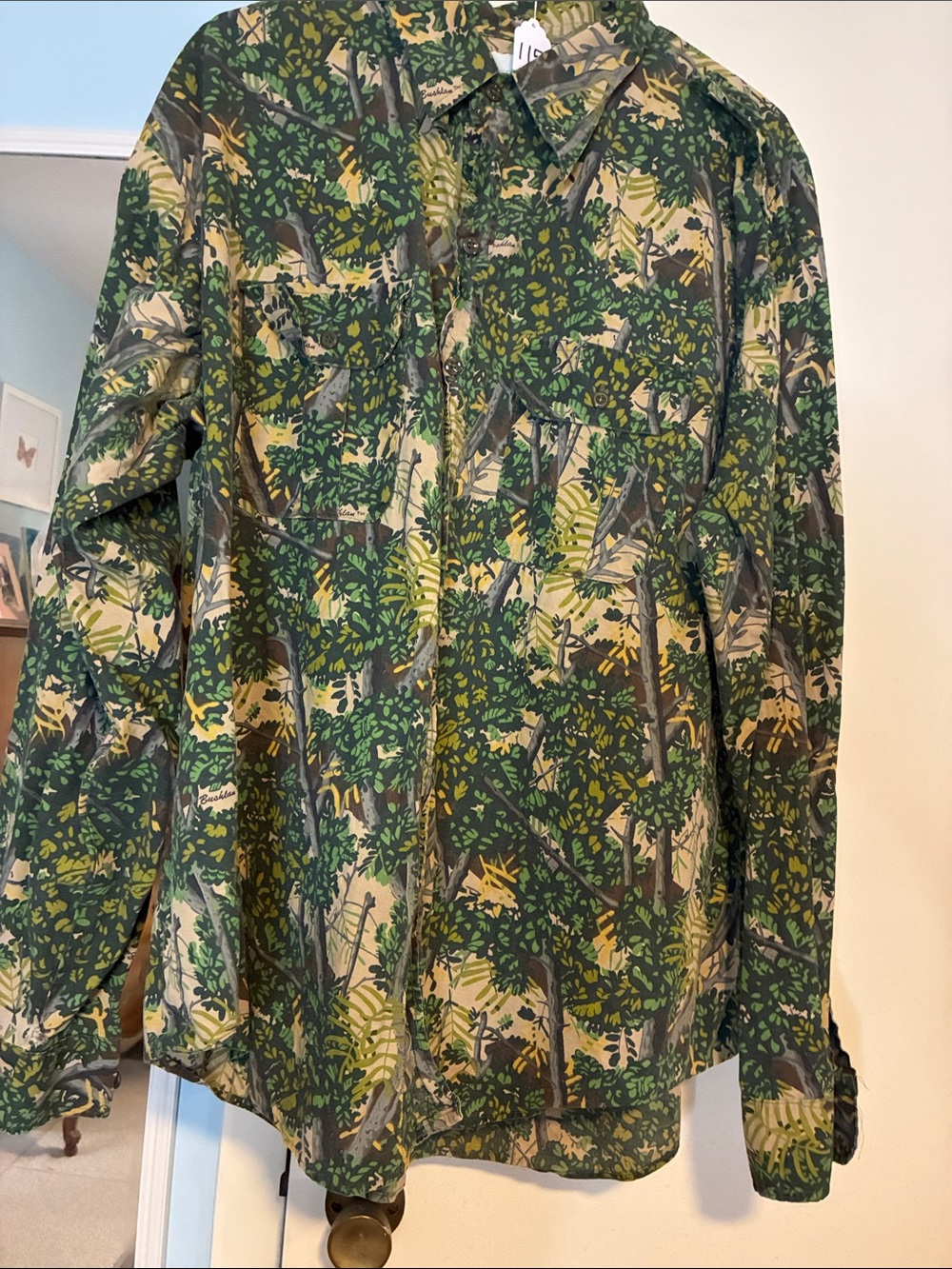 Bushlan Men’s Green Woodland-Print Camouflage Button-Up Shirt